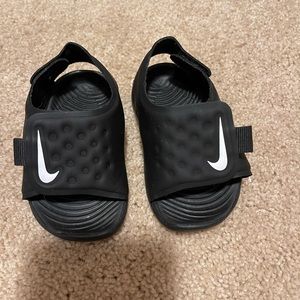 Infant nike sandal